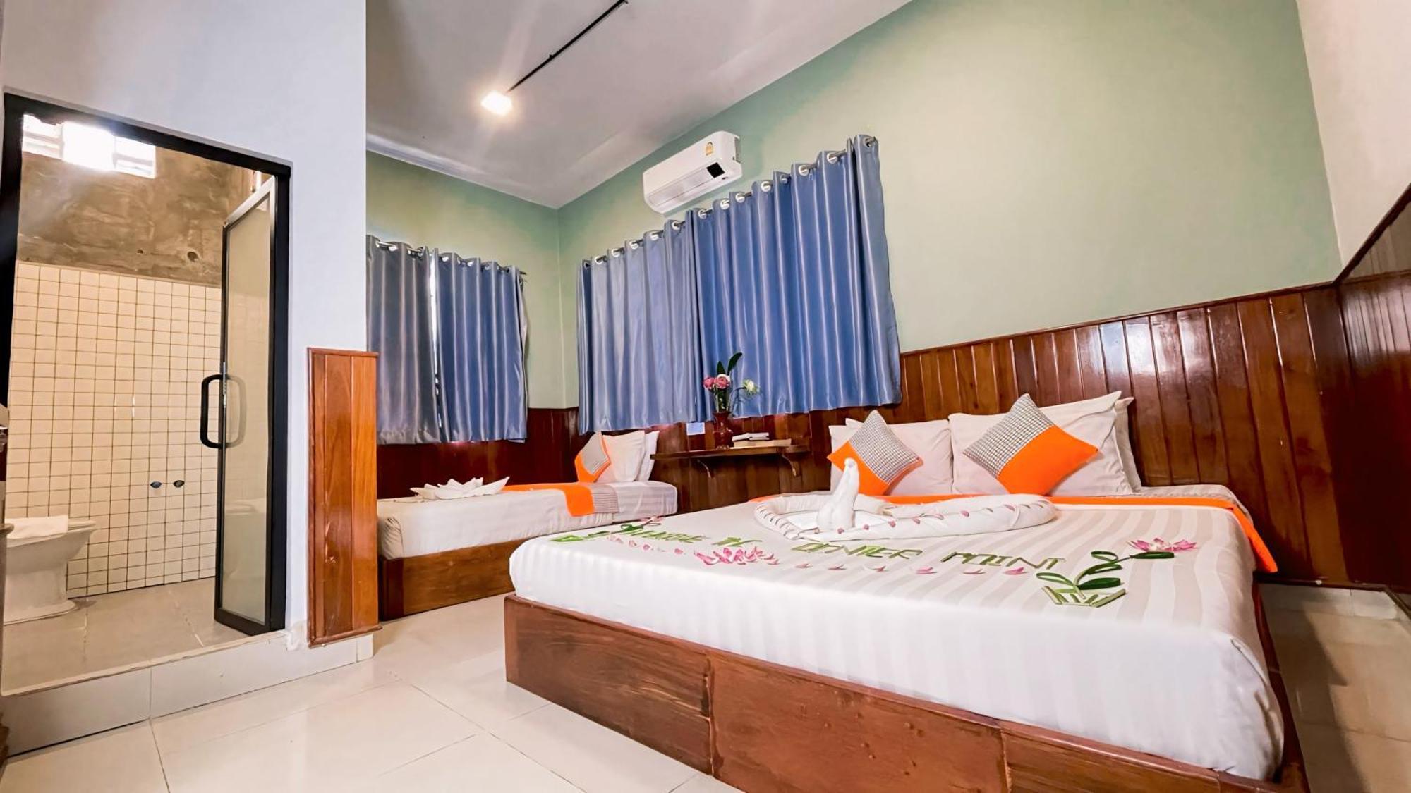 The Center Point Hotel Siem Reap Bagian luar foto
