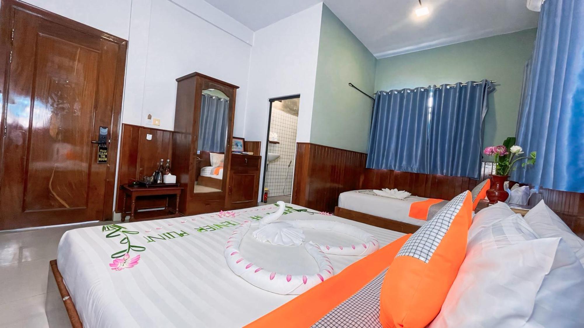 The Center Point Hotel Siem Reap Bagian luar foto