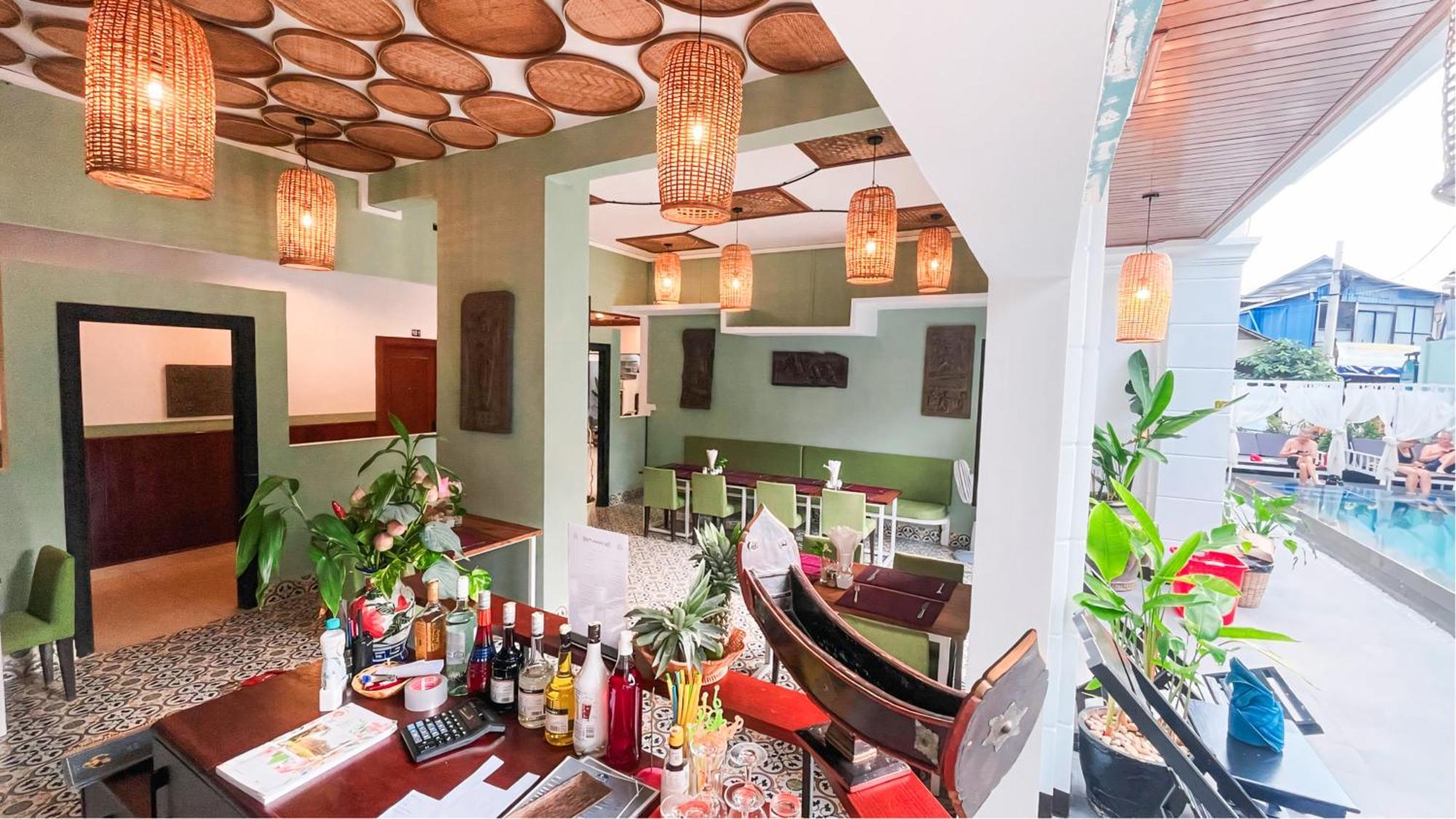The Center Point Hotel Siem Reap Bagian luar foto