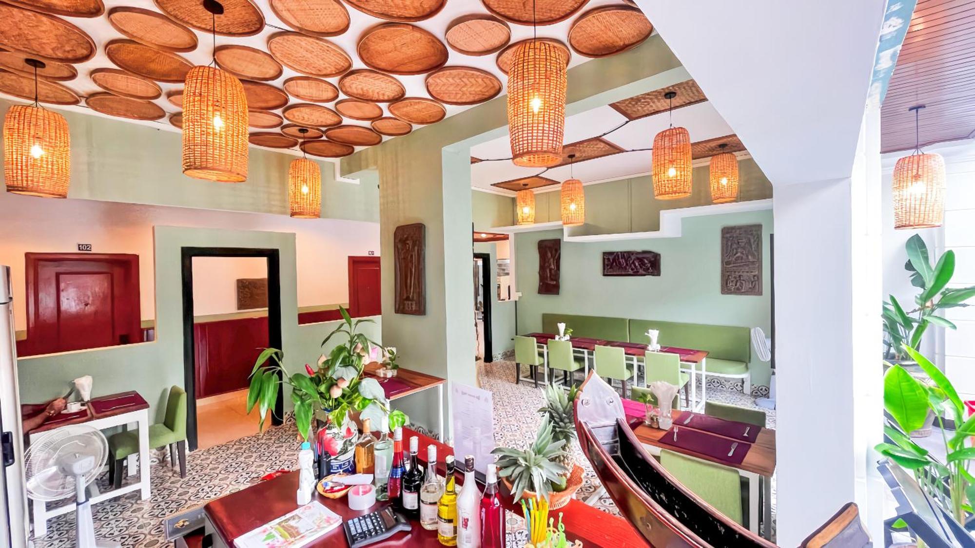 The Center Point Hotel Siem Reap Bagian luar foto