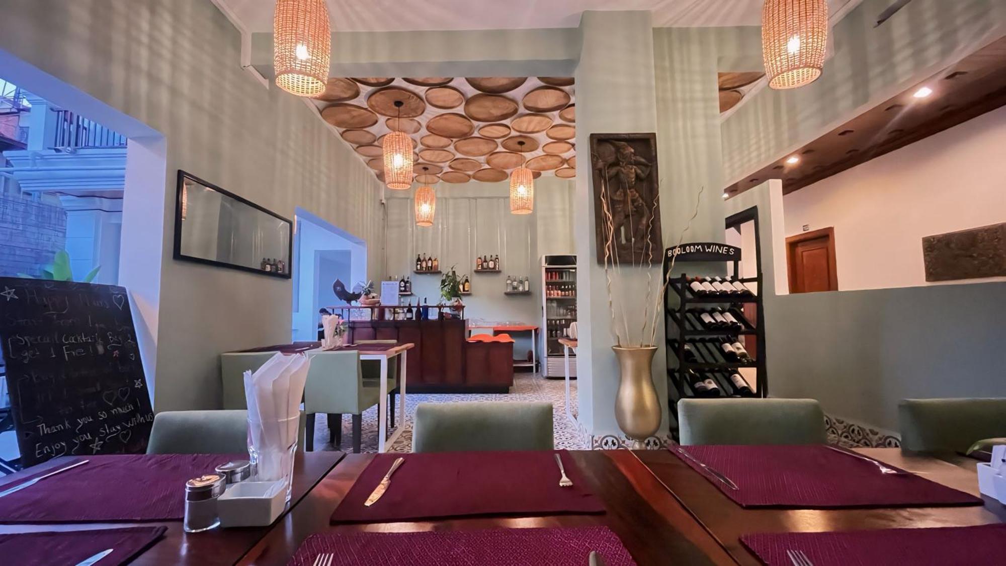 The Center Point Hotel Siem Reap Bagian luar foto