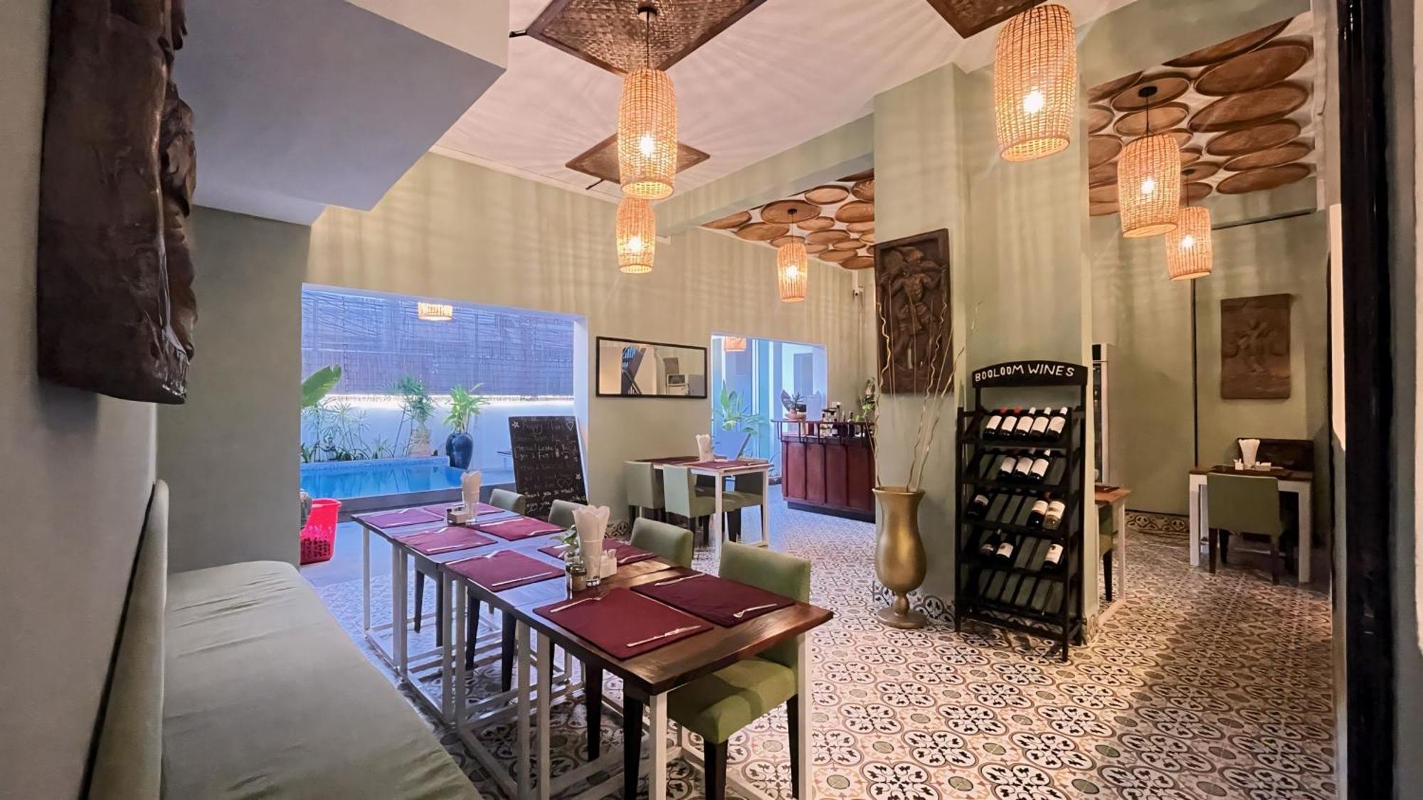 The Center Point Hotel Siem Reap Bagian luar foto